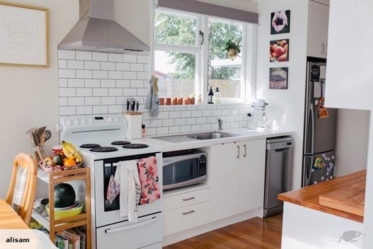 Photo of property in 15 Tasman Street, Havelock North, 4130