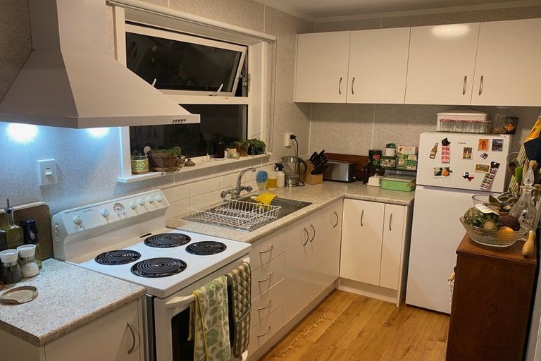 Photo of property in 118 Lyall Parade, Lyall Bay, Wellington, 6022