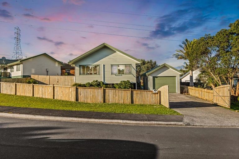 Photo of property in 11 Killygordon Place, Massey, Auckland, 0614