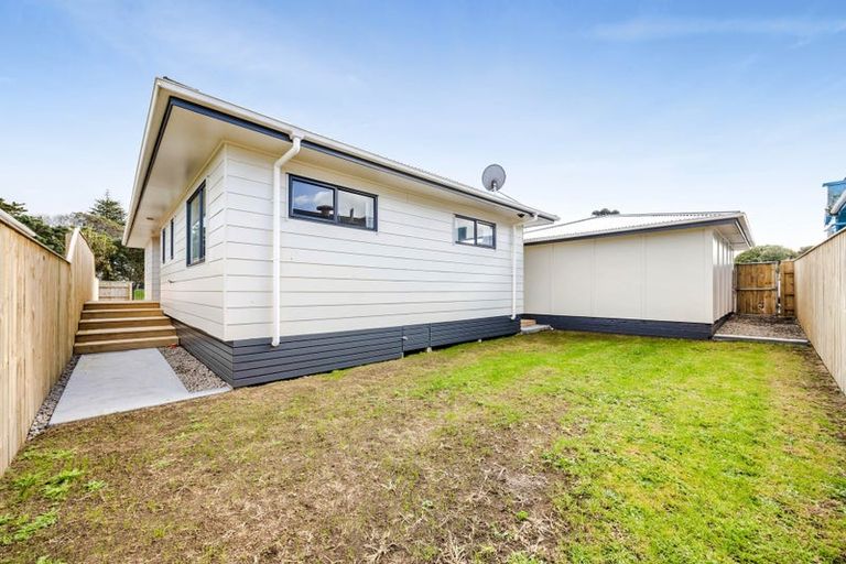 Photo of property in 25 Longfellow Road, Opunake, 4616