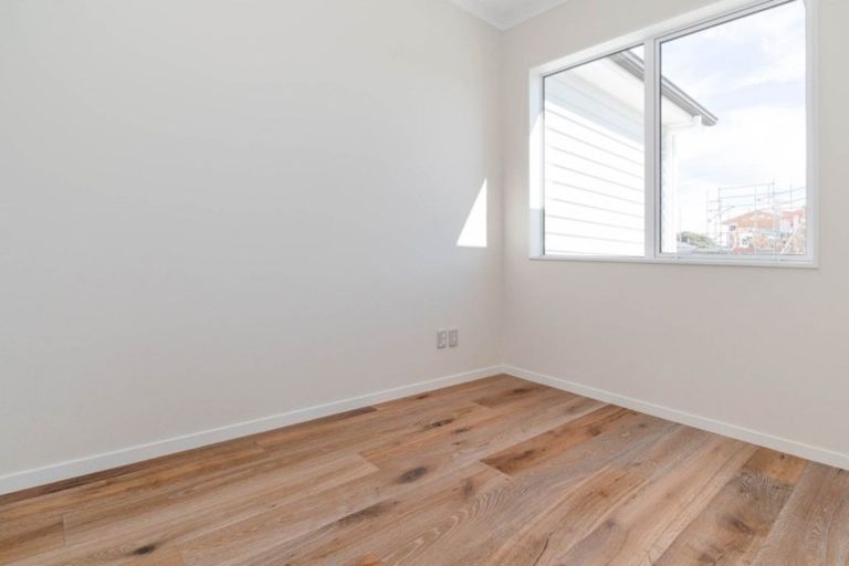 Photo of property in 8 Franheim Crescent, Orewa, 0931