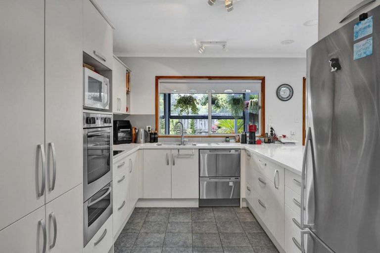 Photo of property in 6 Argyle Place, Highlands Park, New Plymouth, 4312
