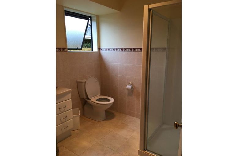 Photo of property in 61 Royal Oak Drive, Kelvin Grove, Palmerston North, 4414