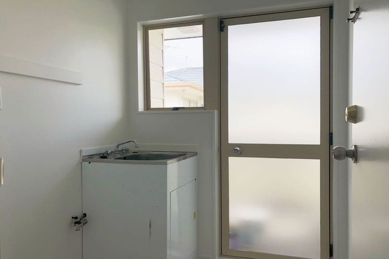 Photo of property in 13 Ballini Rise, West Harbour, Auckland, 0618