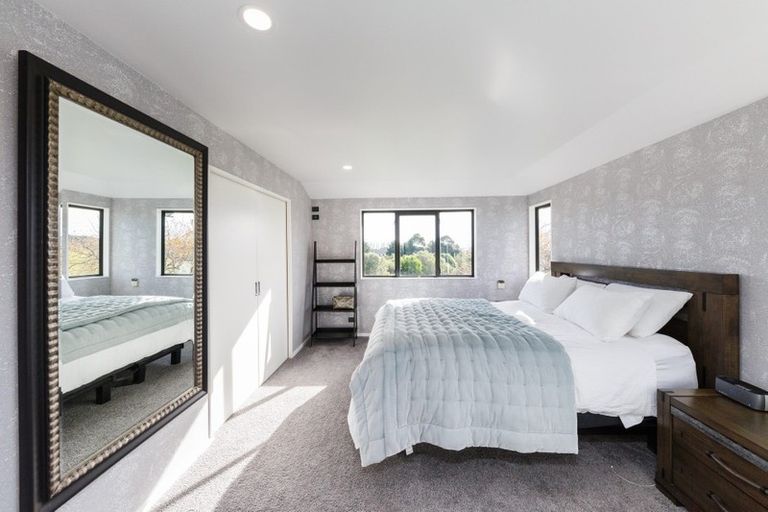 Photo of property in 27 Abby Road, Fitzherbert, Palmerston North, 4410