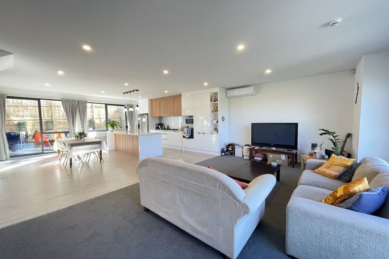 Photo of property in 3/4 Mcquoid Place, Glenfield, Auckland, 0629