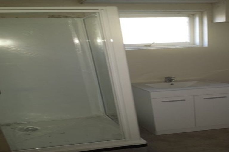 Photo of property in 18 Barron Drive, Green Bay, Auckland, 0604