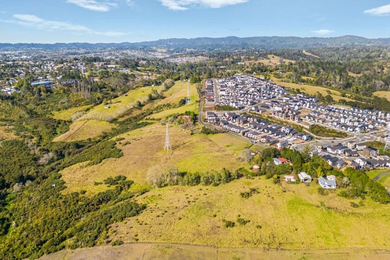 Photo of property in 23 Red Hills Road, Massey, Auckland, 0614