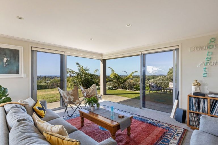 Photo of property in 33 Veale Road, Frankleigh Park, New Plymouth, 4371