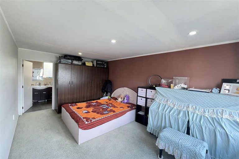 Photo of property in 45b Kurnell Drive, Botany Downs, Auckland, 2010