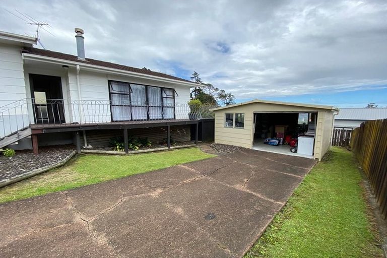 Photo of property in 143 Aviemore Drive, Highland Park, Auckland, 2010