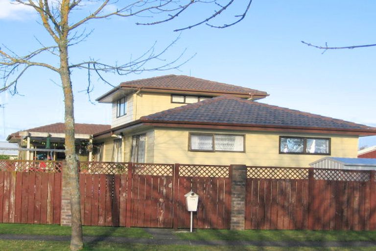 Photo of property in 104 Oakfield Crescent, Pukete, Hamilton, 3200