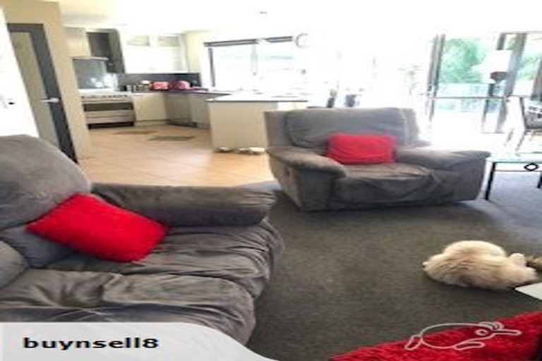 Photo of property in 111 Roberta Crescent, Orewa, 0931