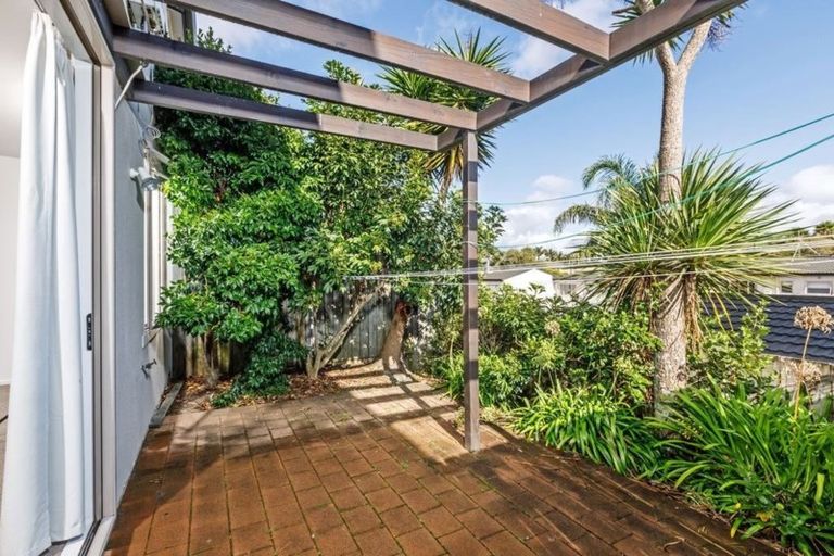 Photo of property in 2/34 Fields Parade, Oteha, Auckland, 0632