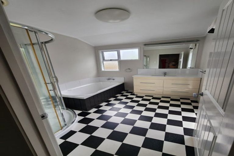 Photo of property in 9 Sackville Street, Fitzroy, New Plymouth, 4312