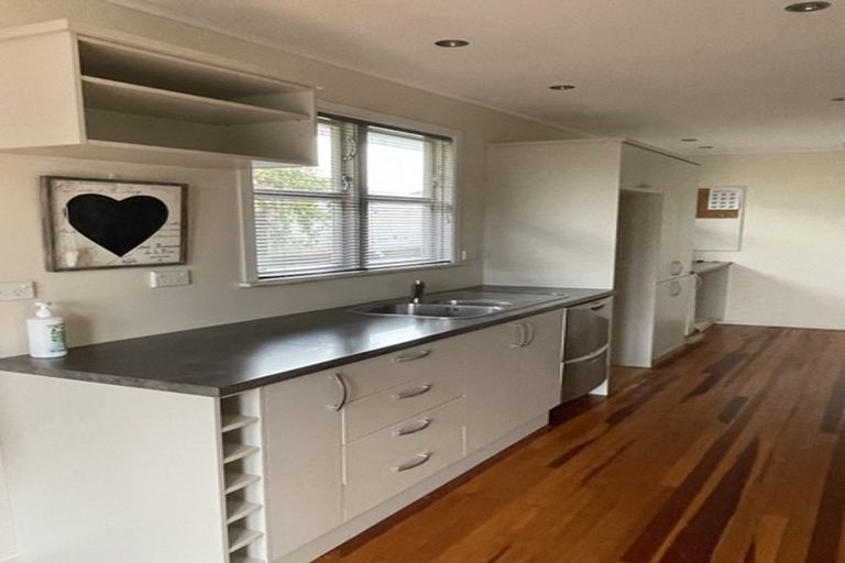 Photo of property in 31 Lynda Avenue, Paparangi, Wellington, 6037