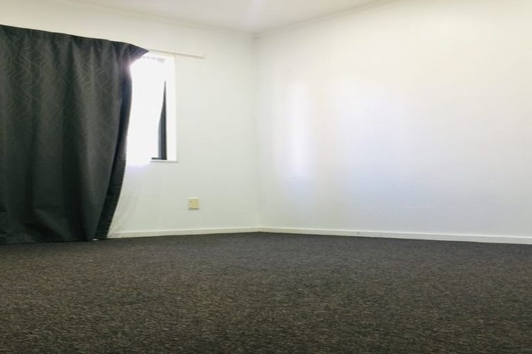 Photo of property in 2/24 Trentham Road, Papakura, 2110