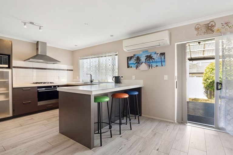 Photo of property in 32 Sarteano Drive, Manurewa, Auckland, 2105