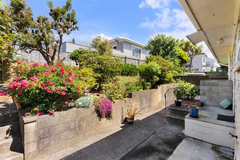 Photo of property in 2/4 Dalwhinnie Parade, Highland Park, Auckland, 2010