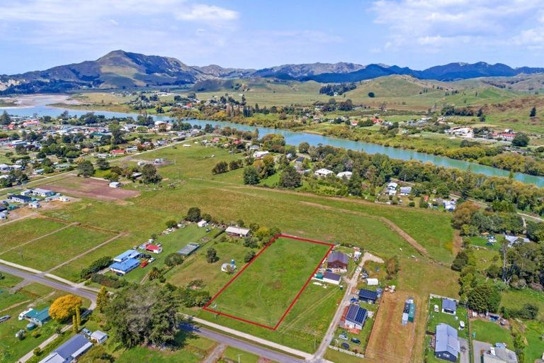 Photo of property in 60 Banks Street, Tolaga Bay, 4077