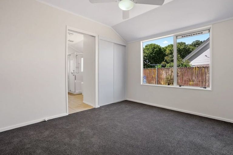 Photo of property in 11 Randwick Place, Randwick Park, Auckland, 2105