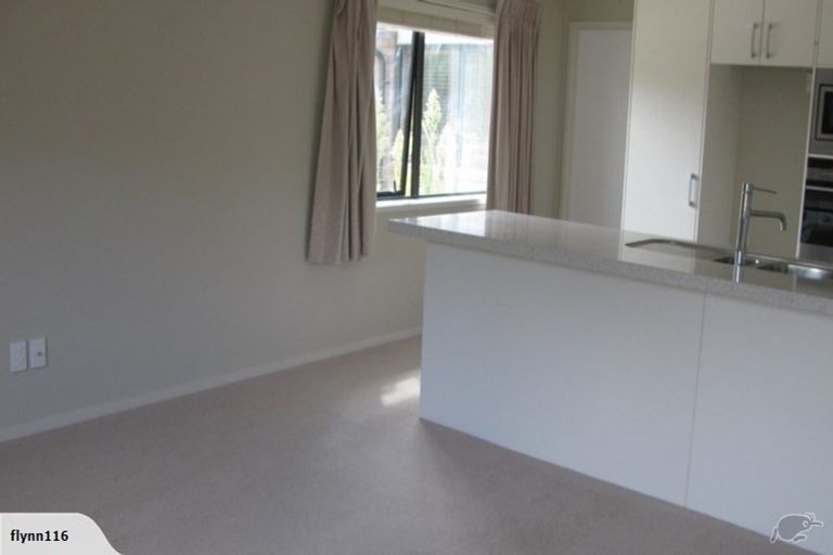 Photo of property in 10 Jade Crescent, Timberlea, Upper Hutt, 5018