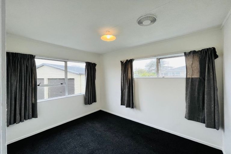 Photo of property in 13 Helms Place, Manurewa, Auckland, 2102