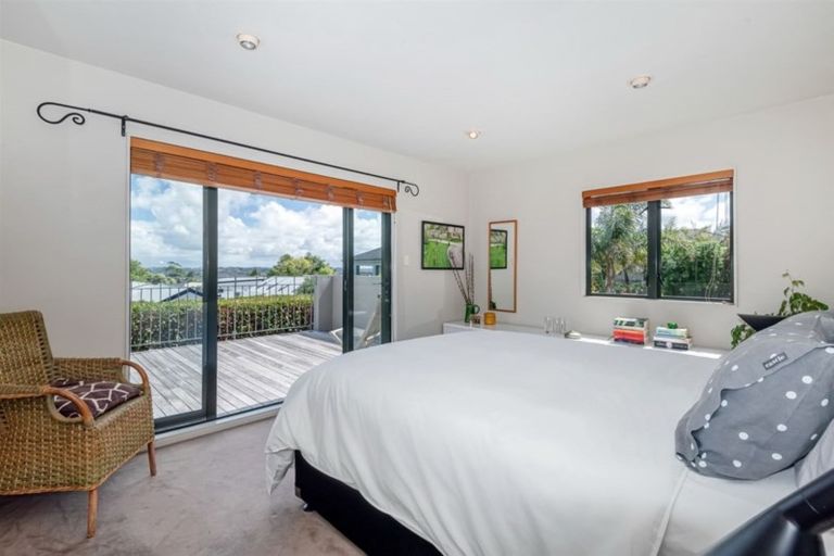 Photo of property in 2/9 Maleme Avenue, Belmont, Auckland, 0622