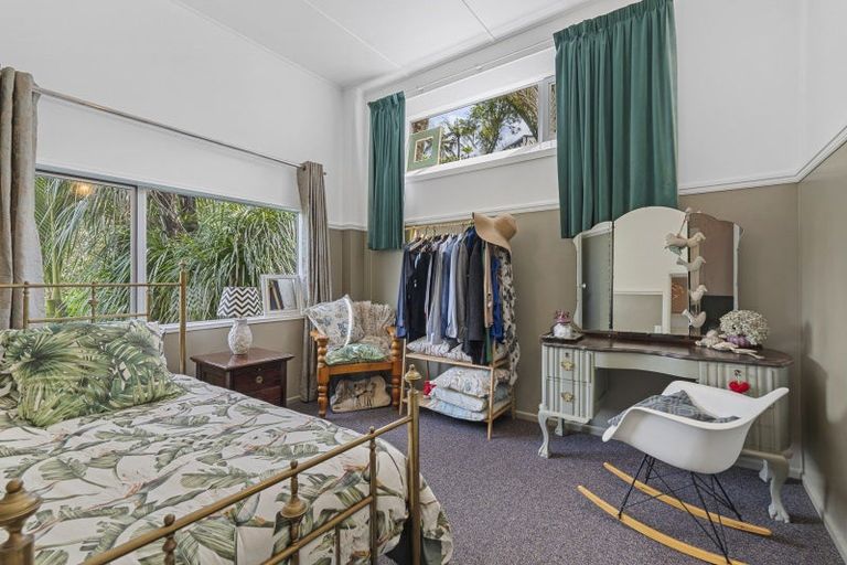 Photo of property in 15 Linda Street, Oakura, 4314