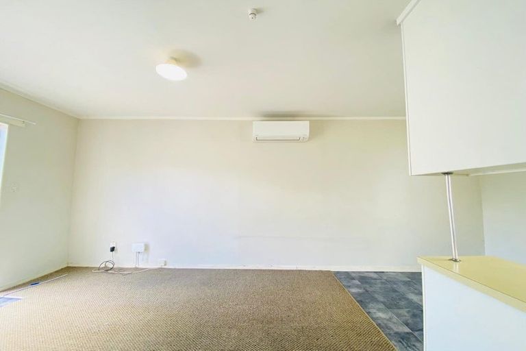 Photo of property in 2 Hobman Place, Manurewa, Auckland, 2102