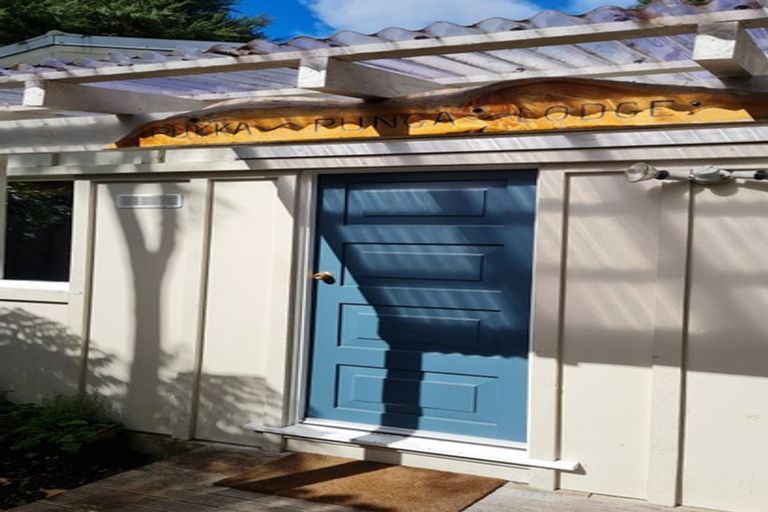 Photo of property in 71 Coulter Road, Henderson Valley, Auckland, 0614