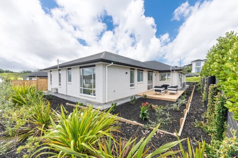 Photo of property in 17 Boocock Crescent, Orewa, 0931