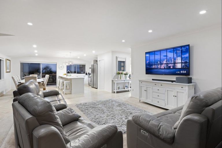 Photo of property in 33 The Ritz, Orewa, 0931