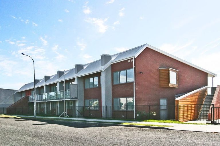 Photo of property in 12/26 Railway Street West, Papakura, 2110