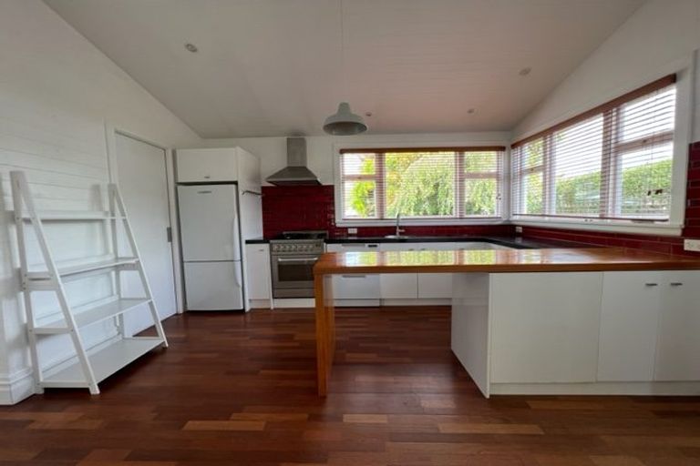 Photo of property in 49 Cleveland Street, Edgeware, Christchurch, 8013