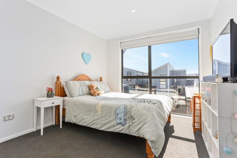 Photo of property in 10 Rangihina Road, Hobsonville, Auckland, 0616