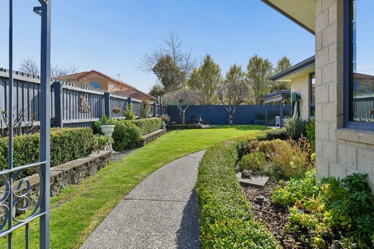 Photo of property in 40 Coolspring Way, Redwood, Christchurch, 8051