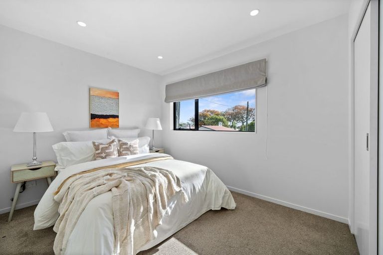 Photo of property in 1b Valron Road, Te Atatu South, Auckland, 0602