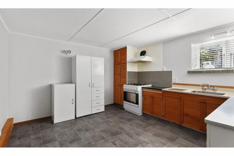 Photo of property in 56 Lincoln Avenue, Tawa, Wellington, 5028