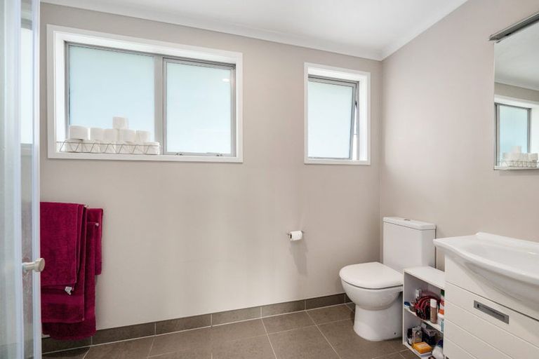 Photo of property in 1 Tindalls Bay Road, Tindalls Beach, Whangaparaoa, 0930