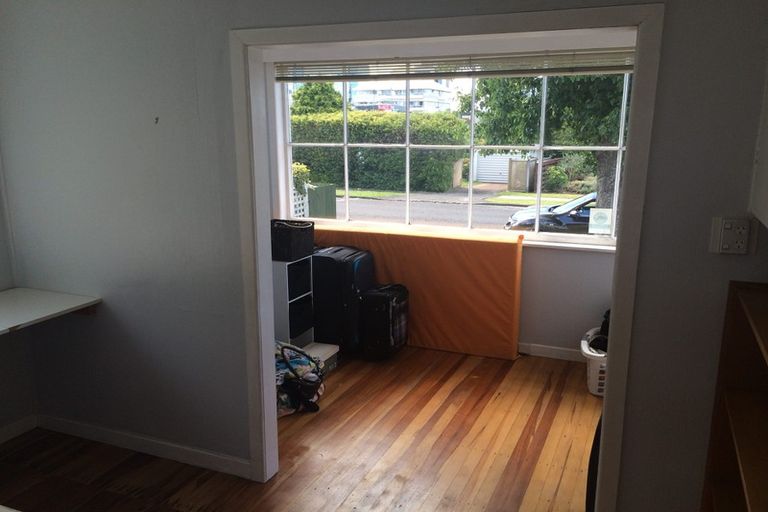 Photo of property in 1 Lomond Street, Takapuna, Auckland, 0622