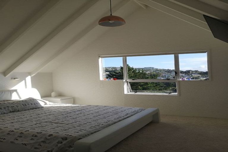 Photo of property in 24 Dominica Crescent, Grenada Village, Wellington, 6037