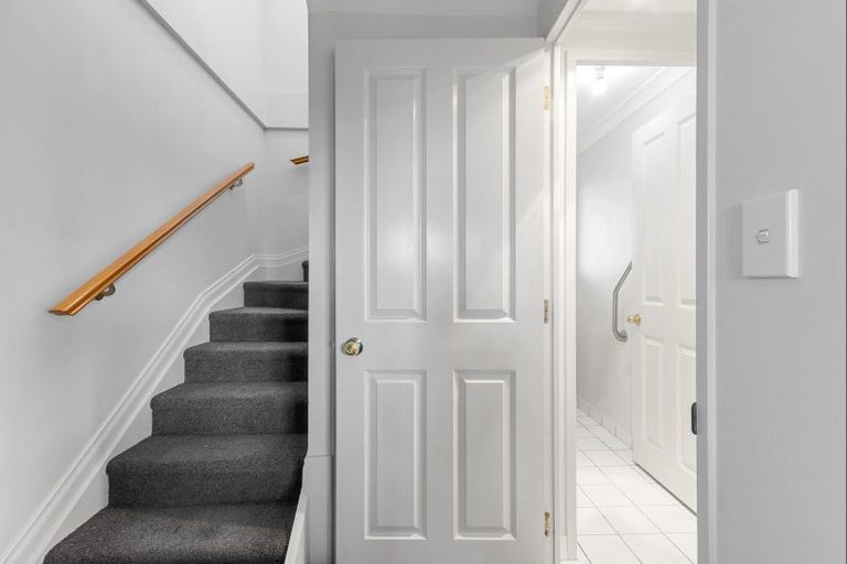 Photo of property in 128 Collins Road, Melville, Hamilton, 3206