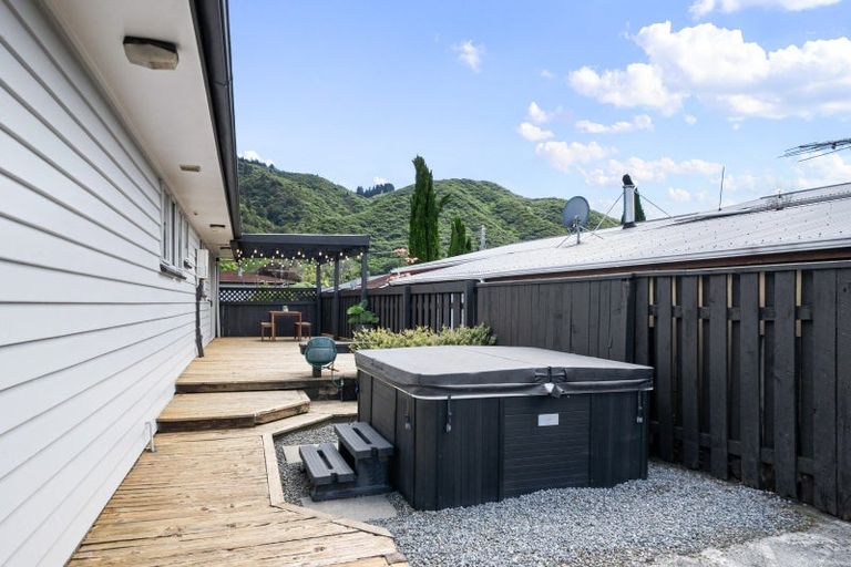 Photo of property in 4 Harvard Grove, Totara Park, Upper Hutt, 5018