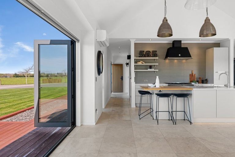 Photo of property in 585 Coutts Island Road, Coutts Island, Christchurch, 7670