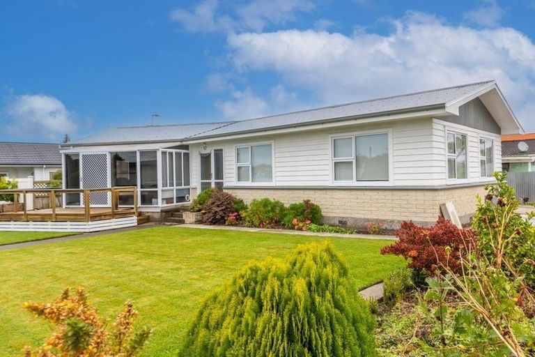 Photo of property in 4 Upham Crescent, Taradale, Napier, 4112