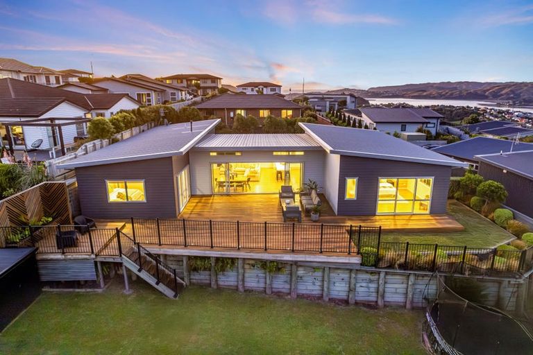 Photo of property in 136 Endeavour Drive, Whitby, Porirua, 5024