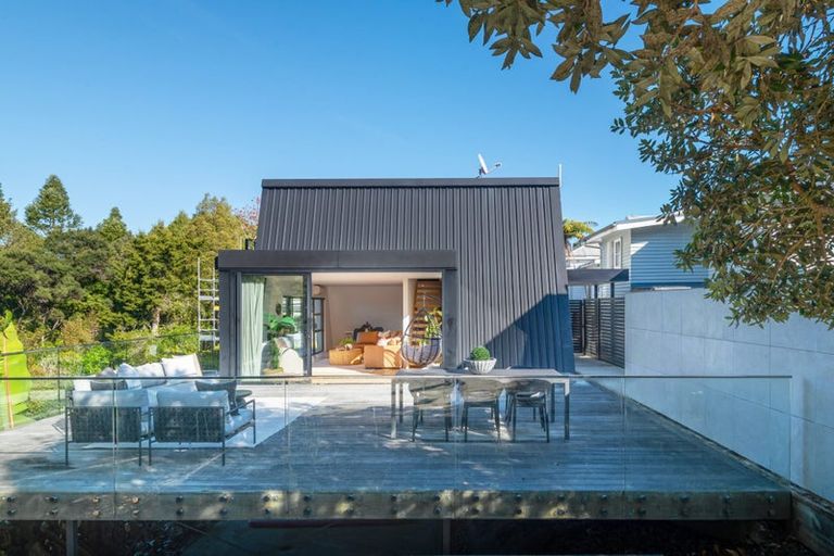 Photo of property in 2/42 Island Road, Beach Haven, Auckland, 0626