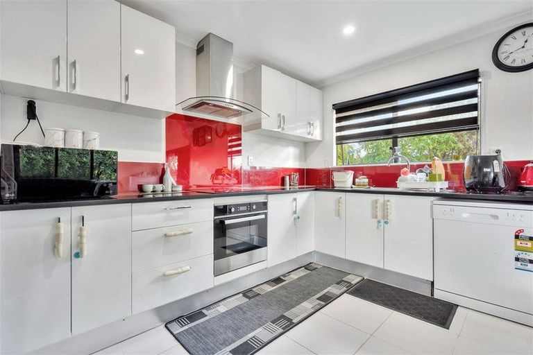 Photo of property in 2/38 Arlette Place, Massey, Auckland, 0614