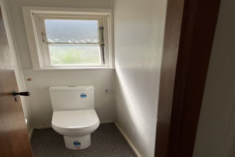 Photo of property in 24 Pukatea Street, Eastbourne, Lower Hutt, 5013